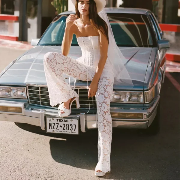 pantalon flare dentelle blanc